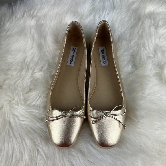 Steve Madden Eydie Flat in Gold - Picture 4 of 8